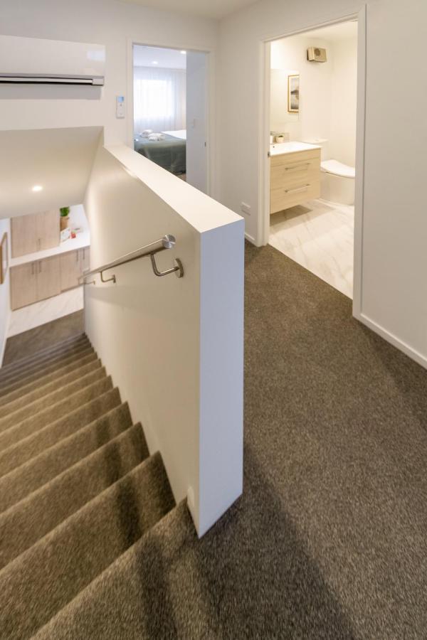 In The Heart Of It All: 2 Bed Cbd Townhouse ไครสต์เชิร์ช ภายนอก รูปภาพ