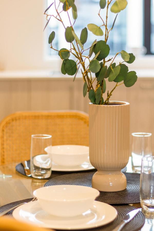 In The Heart Of It All: 2 Bed Cbd Townhouse ไครสต์เชิร์ช ภายนอก รูปภาพ