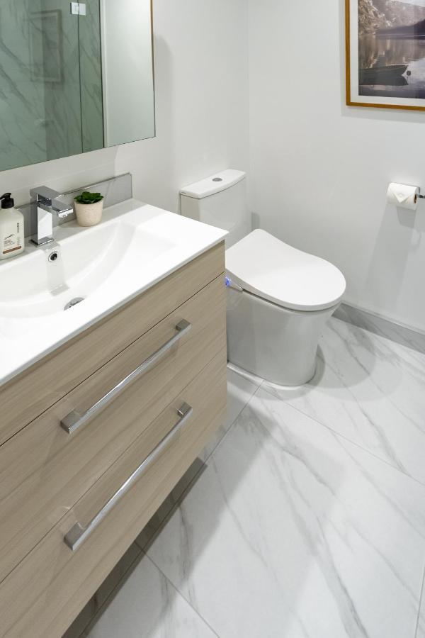 In The Heart Of It All: 2 Bed Cbd Townhouse ไครสต์เชิร์ช ภายนอก รูปภาพ