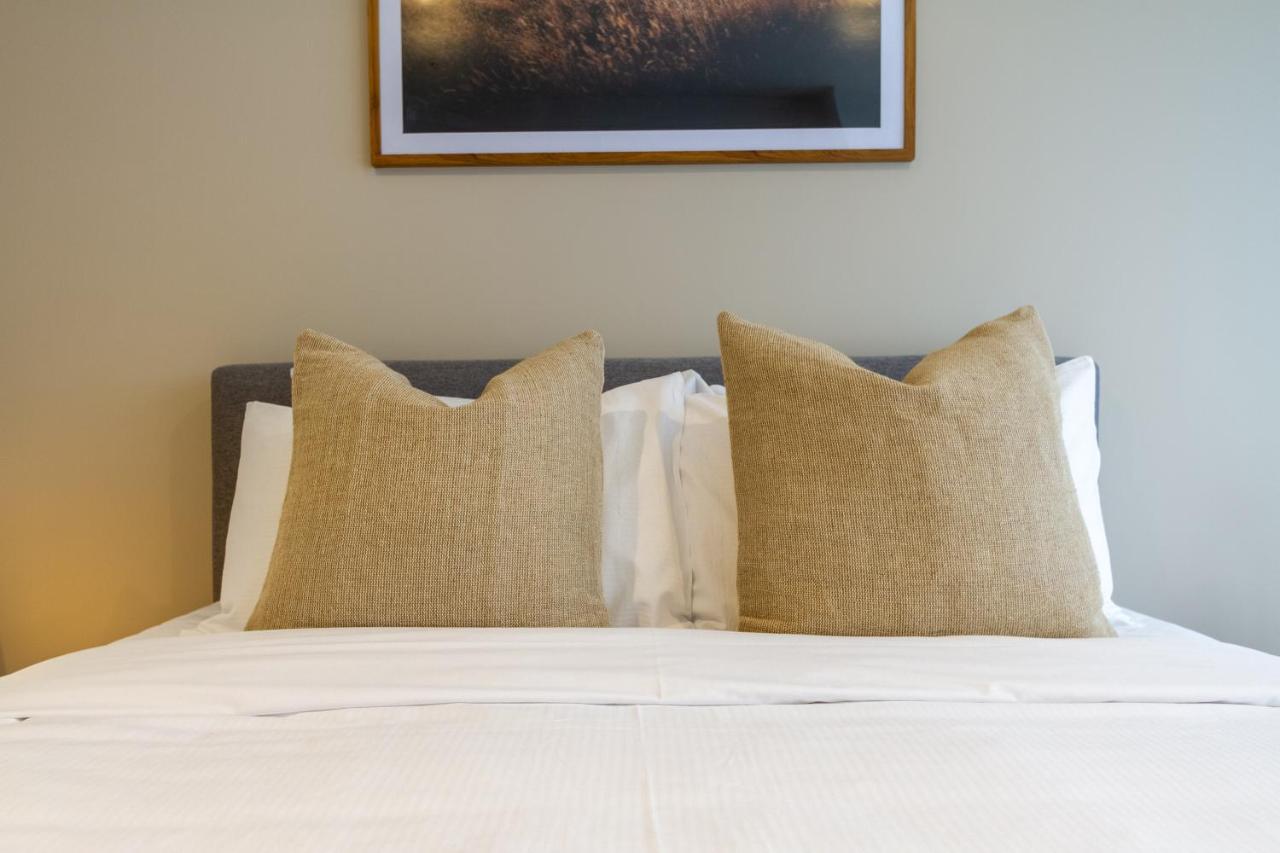 In The Heart Of It All: 2 Bed Cbd Townhouse ไครสต์เชิร์ช ภายนอก รูปภาพ