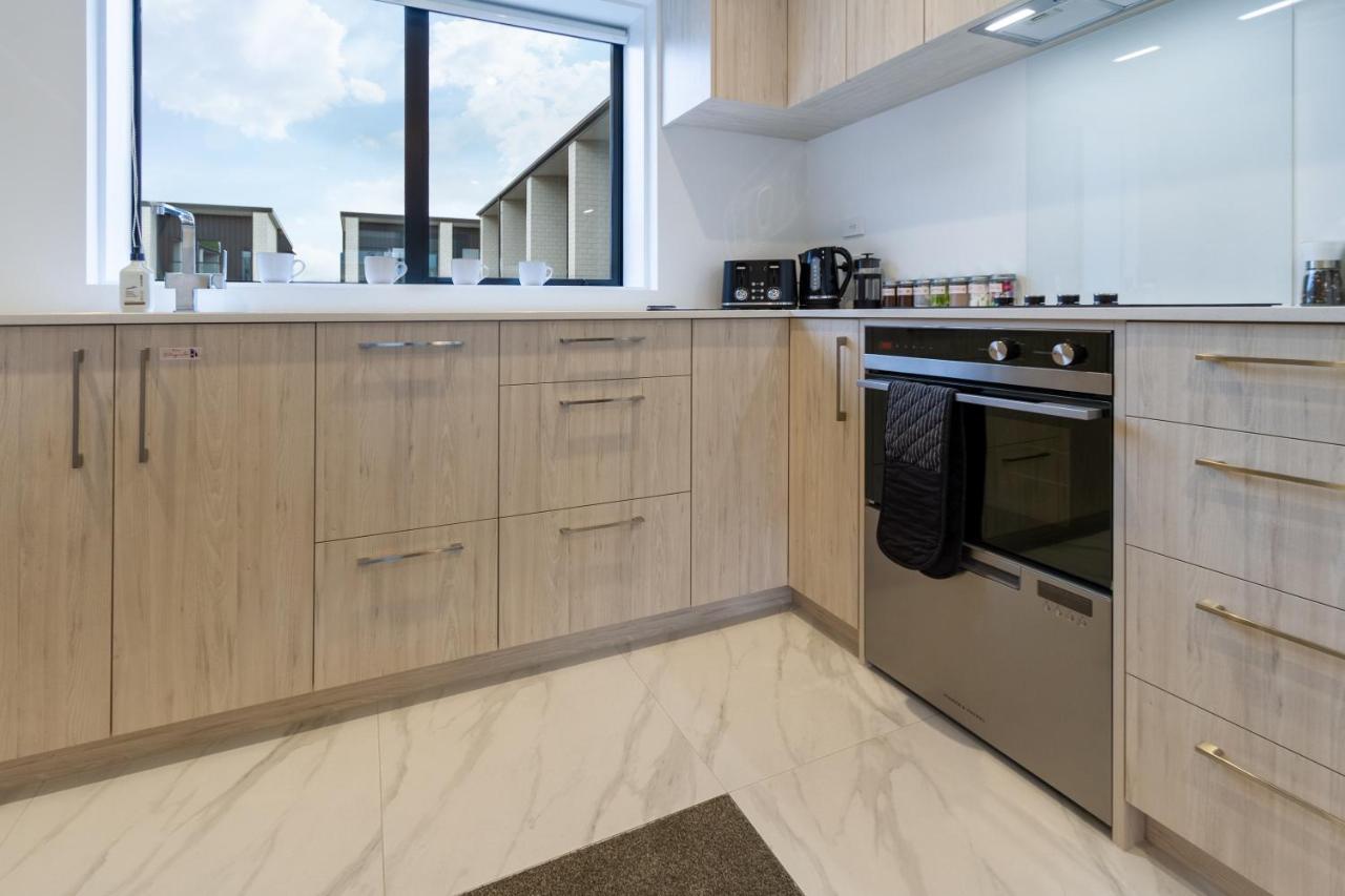 In The Heart Of It All: 2 Bed Cbd Townhouse ไครสต์เชิร์ช ภายนอก รูปภาพ