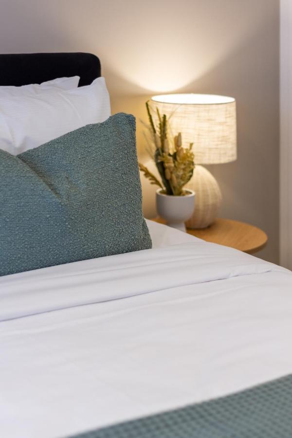 In The Heart Of It All: 2 Bed Cbd Townhouse ไครสต์เชิร์ช ภายนอก รูปภาพ