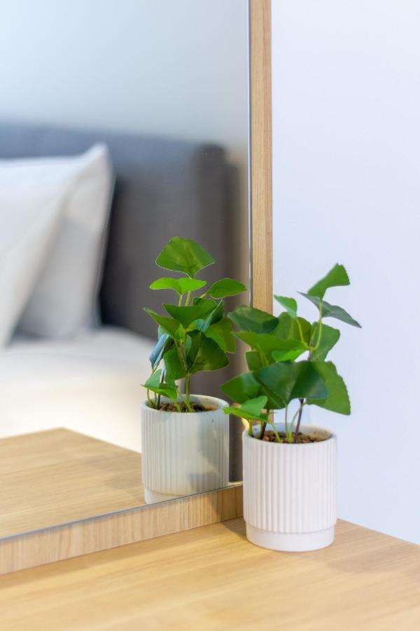 In The Heart Of It All: 2 Bed Cbd Townhouse ไครสต์เชิร์ช ภายนอก รูปภาพ