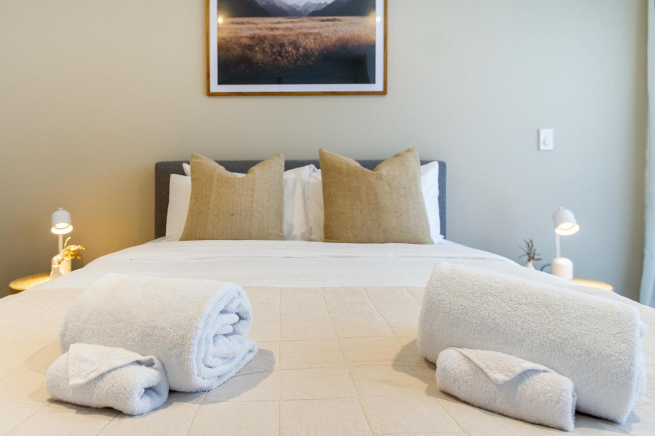 In The Heart Of It All: 2 Bed Cbd Townhouse ไครสต์เชิร์ช ภายนอก รูปภาพ