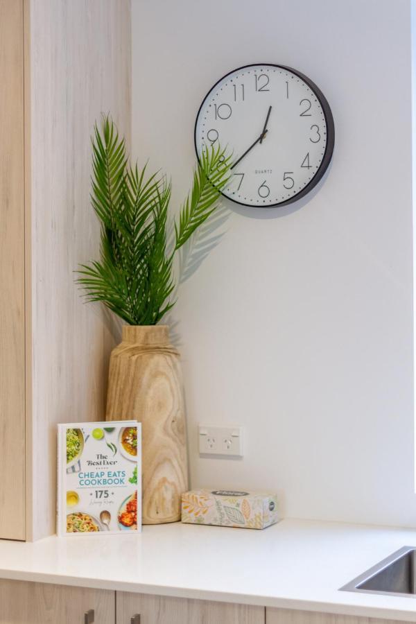 In The Heart Of It All: 2 Bed Cbd Townhouse ไครสต์เชิร์ช ภายนอก รูปภาพ