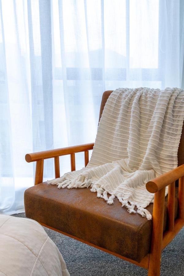 In The Heart Of It All: 2 Bed Cbd Townhouse ไครสต์เชิร์ช ภายนอก รูปภาพ