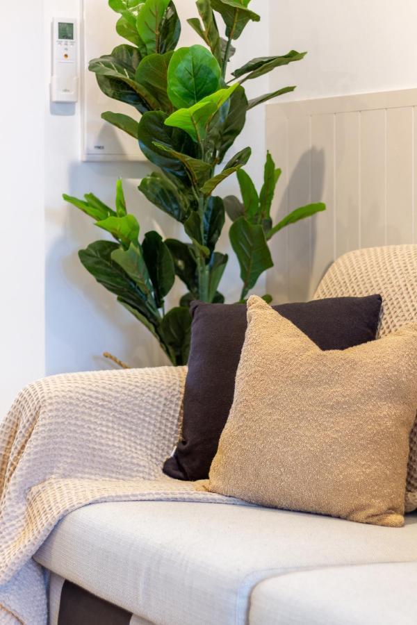 In The Heart Of It All: 2 Bed Cbd Townhouse ไครสต์เชิร์ช ภายนอก รูปภาพ