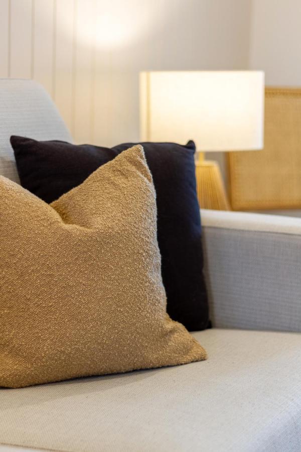 In The Heart Of It All: 2 Bed Cbd Townhouse ไครสต์เชิร์ช ภายนอก รูปภาพ