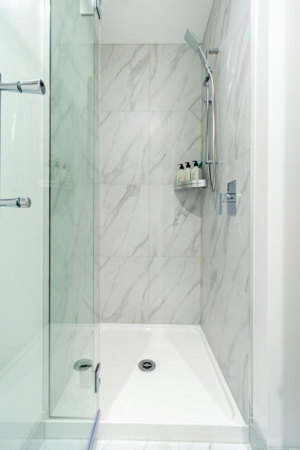 In The Heart Of It All: 2 Bed Cbd Townhouse ไครสต์เชิร์ช ภายนอก รูปภาพ