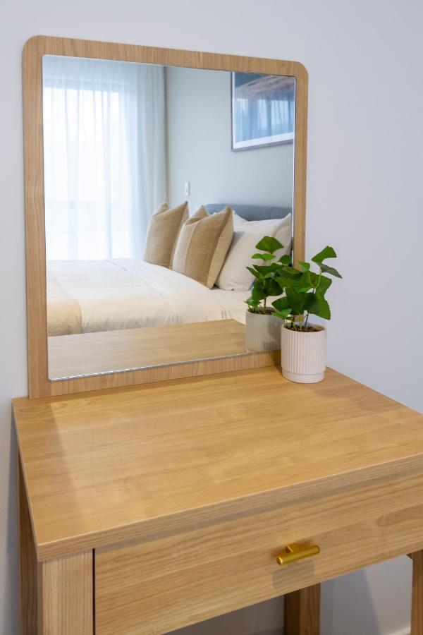 In The Heart Of It All: 2 Bed Cbd Townhouse ไครสต์เชิร์ช ภายนอก รูปภาพ