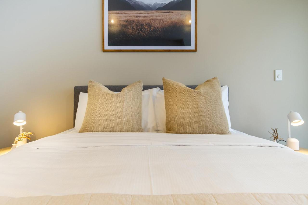 In The Heart Of It All: 2 Bed Cbd Townhouse ไครสต์เชิร์ช ภายนอก รูปภาพ