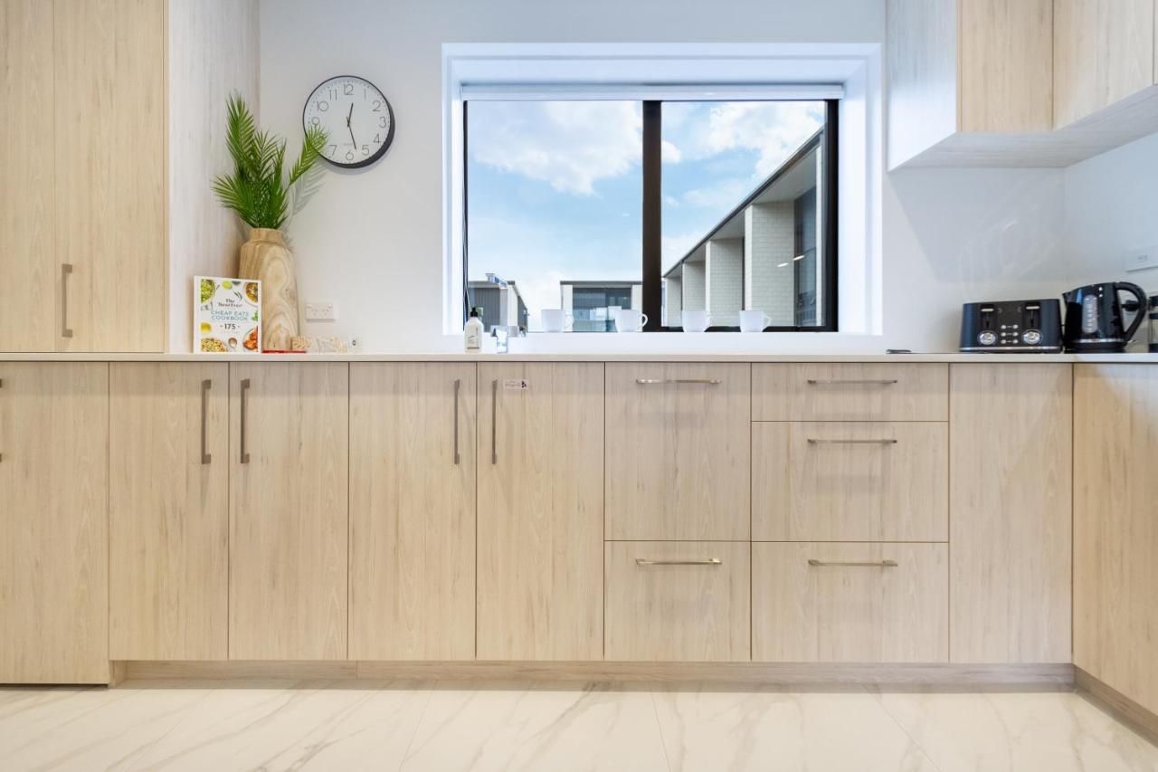 In The Heart Of It All: 2 Bed Cbd Townhouse ไครสต์เชิร์ช ภายนอก รูปภาพ